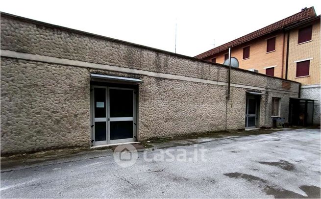 Capannone in commerciale in Via Cattedrale