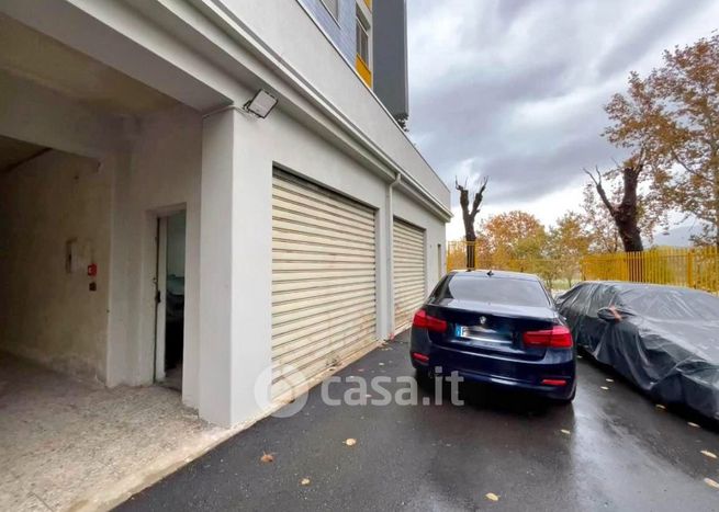 Box/posto auto in residenziale in Via Tevere 68