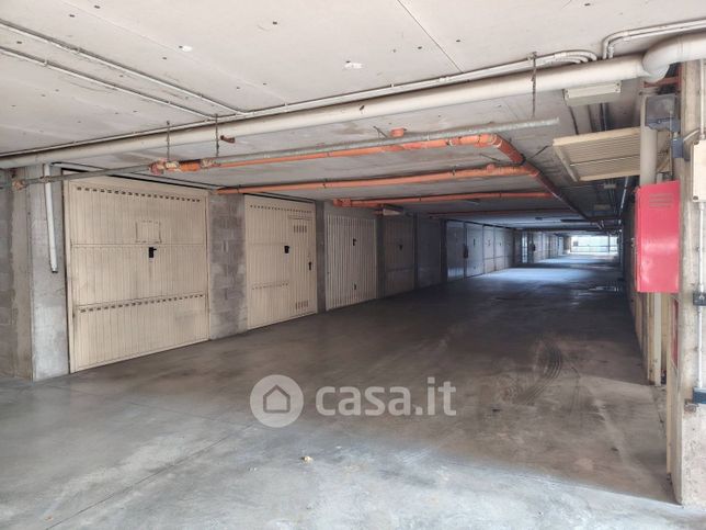 Box/posto auto in residenziale in Via Gramsci 200