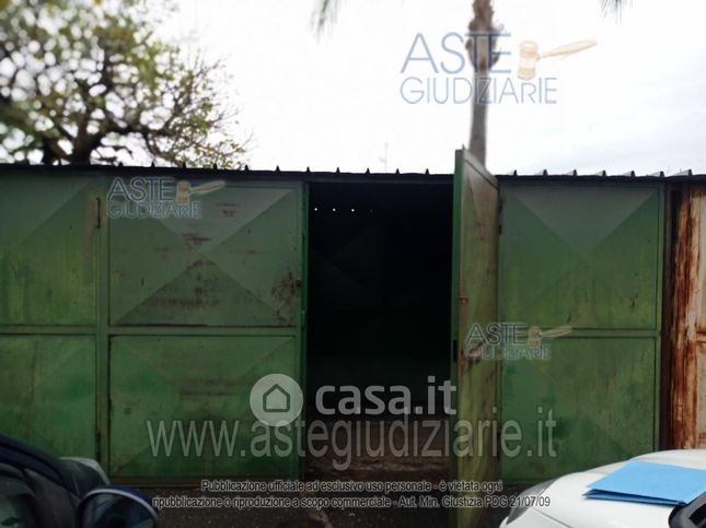 Box/posto auto in residenziale in Viale Librino 6
