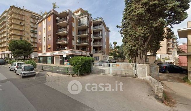 Box/posto auto in residenziale in Viale Teracati 1