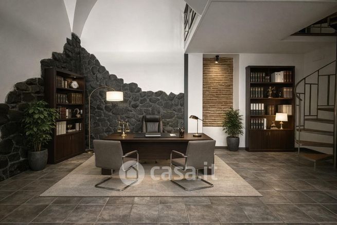 Ufficio in commerciale in Via San Pietro 148