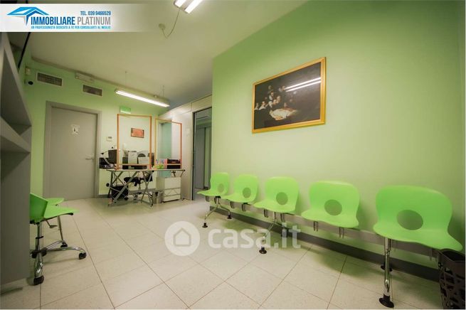 Ufficio in commerciale in Via Sondrio 50