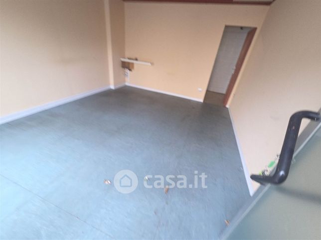 Attivitã /licenza (con o senza mura) in commerciale in Via Piemonte