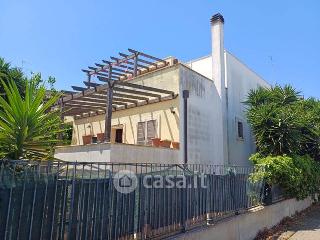 Casa bi/trifamiliare in residenziale in