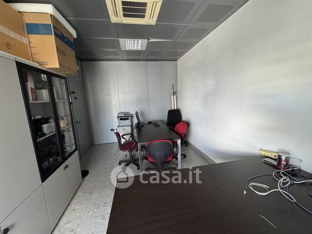 Ufficio in commerciale in 