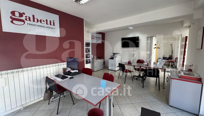 Ufficio in commerciale in 