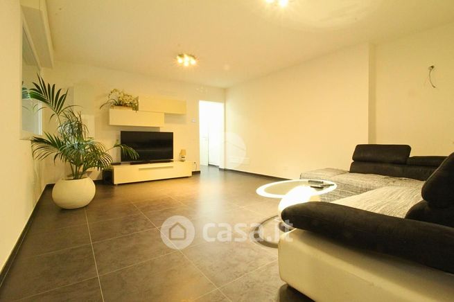 Casa bi/trifamiliare in residenziale in Via G. Marconi 30
