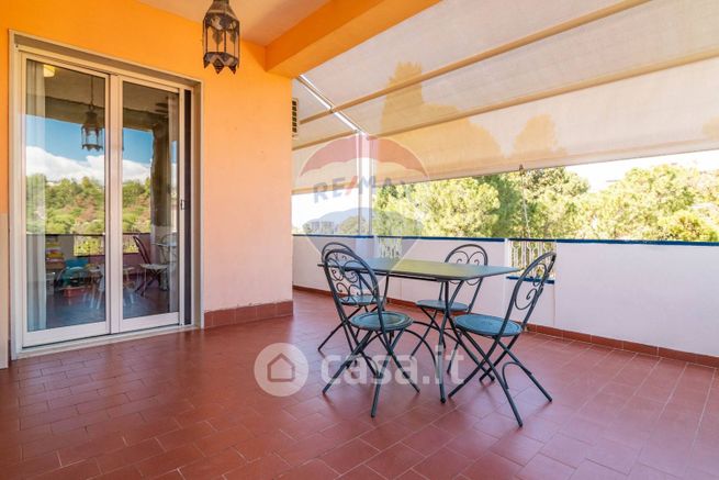 Appartamento in residenziale in Via Acicastello 15