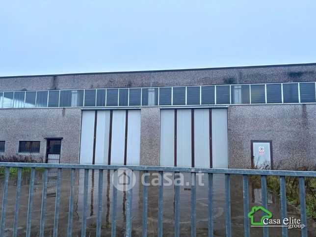 Capannone in commerciale in Via Jean Monnet
