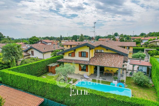Casa indipendente in residenziale in Via Ronchi 126