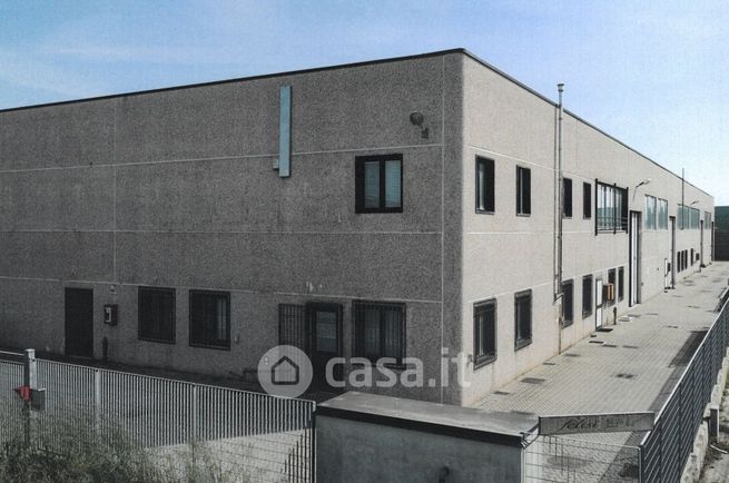 Capannone in commerciale in Via Angelo Fusari 47