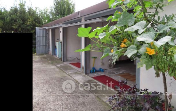 Garage/posto auto in residenziale in Via I Maggio