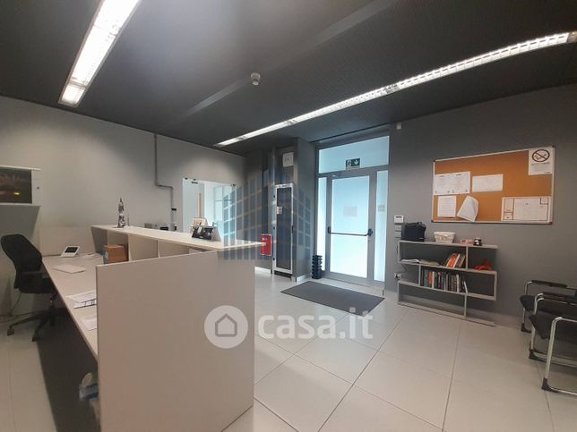 Ufficio in commerciale in Via Arturo Maestri