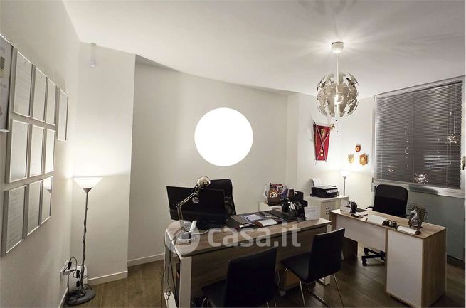 Ufficio in commerciale in Via Giacomo Quarenghi 32