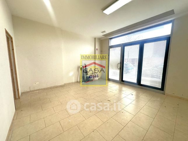Capannone in commerciale in Via F. Magellano