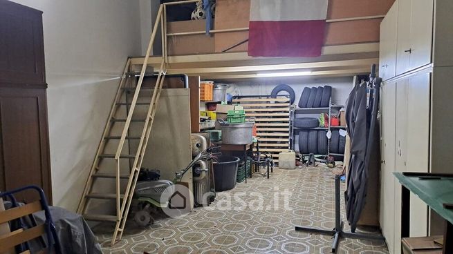 Box/posto auto in residenziale in Via Giulio Cesare