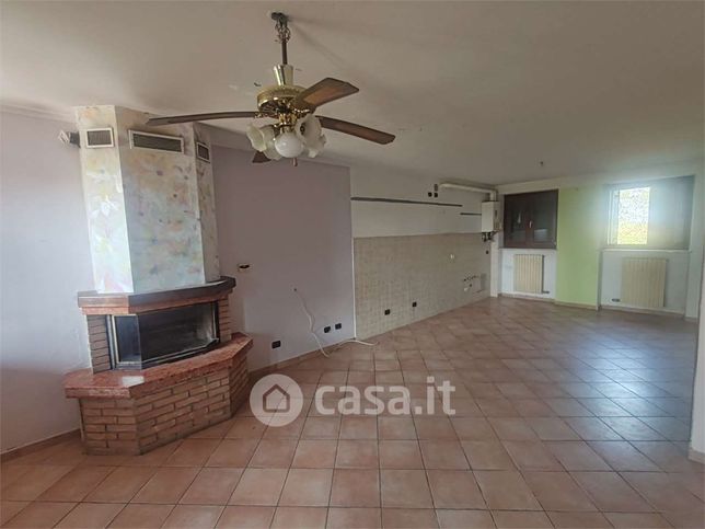 Rustico/casale in residenziale in Via Lino Lovo 14