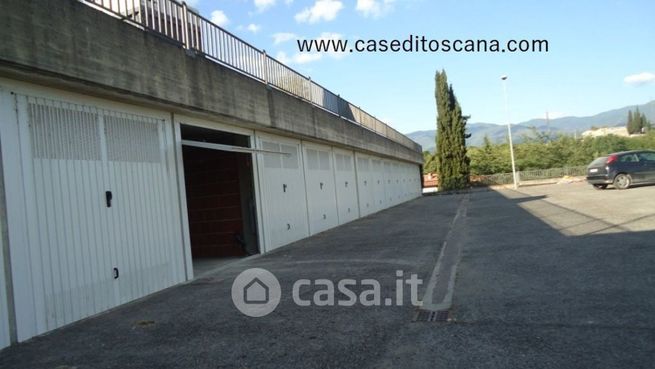 Box/posto auto in residenziale in Piazzale L. Mazzanti 5
