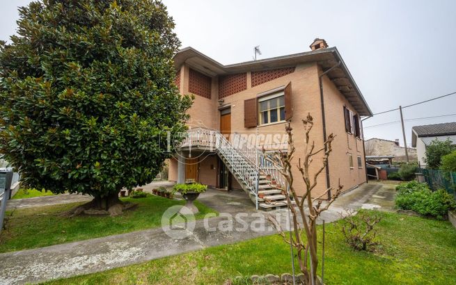 Casa indipendente in residenziale in Via E. Fuschini 4