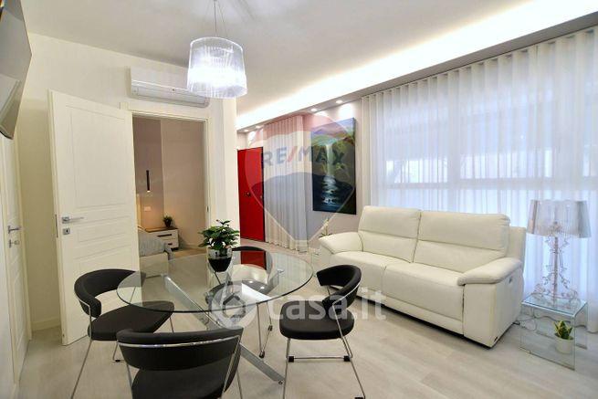 Appartamento in residenziale in Viale Luigi Chiavellati 9