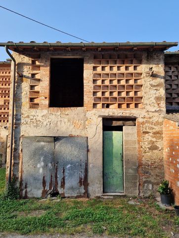 Garage/posto auto in residenziale in Via Carraia 214