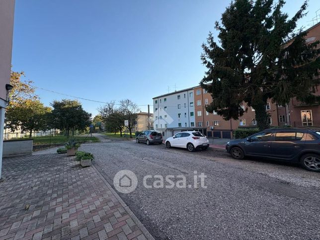 Box/posto auto in residenziale in Via Venezia 6