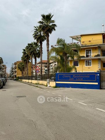 Attivitã /licenza (con o senza mura) in commerciale in Via A. Fogazzaro 71