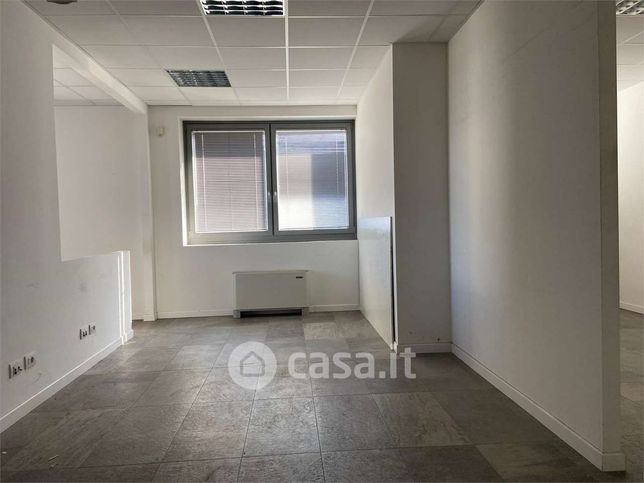 Ufficio in commerciale in