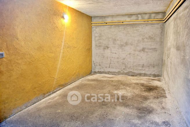 Box/posto auto in residenziale in Via del Gesù 5