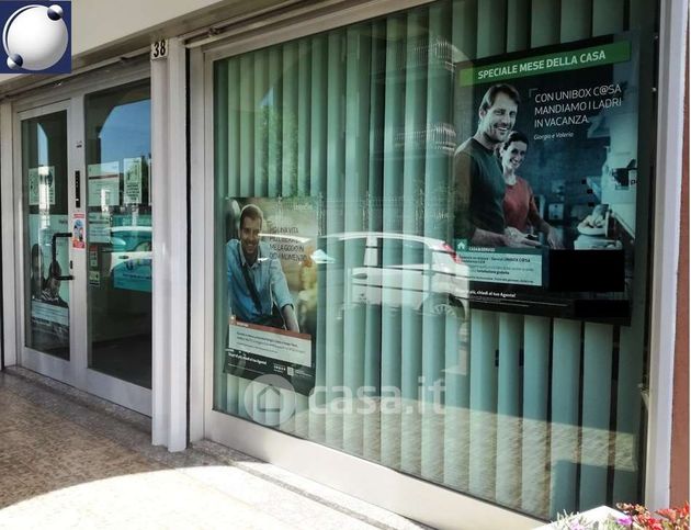 Ufficio in commerciale in 