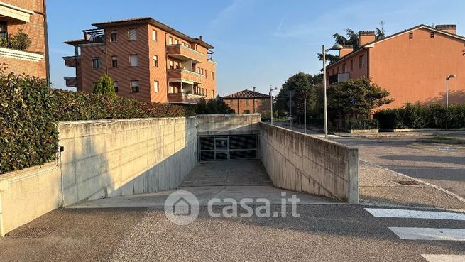 Box/posto auto in residenziale in Via George Sand