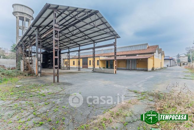 Capannone in commerciale in Viale Lombardia