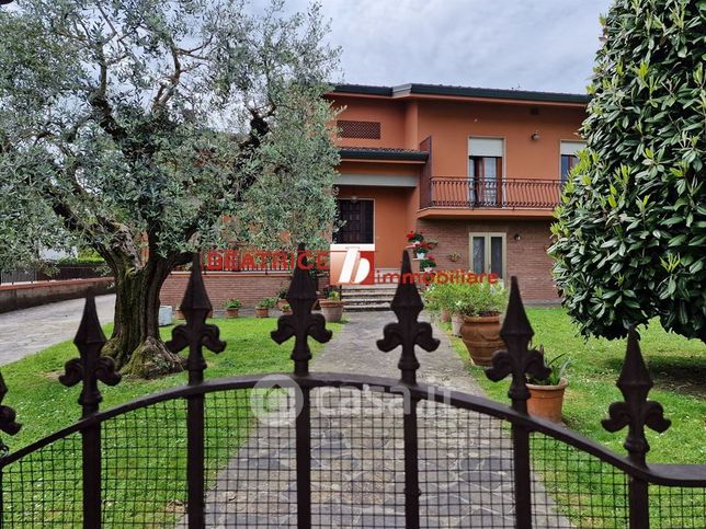 Villa in residenziale in Via delle Volpi