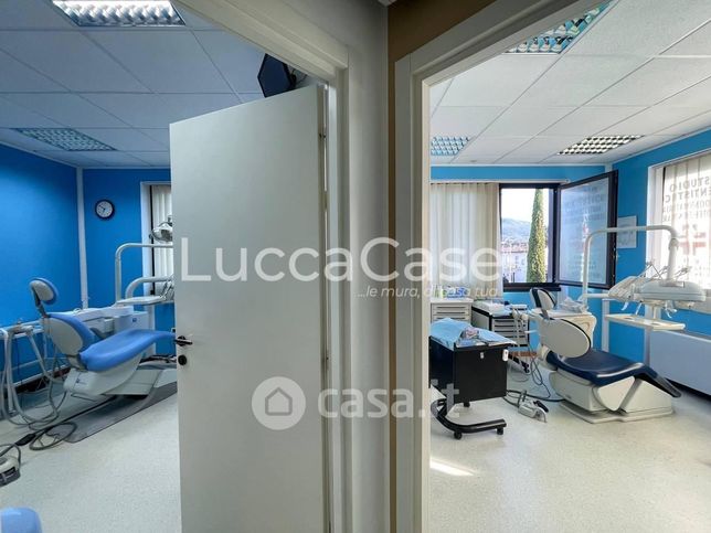 Ufficio in commerciale in Via di Vorno 18