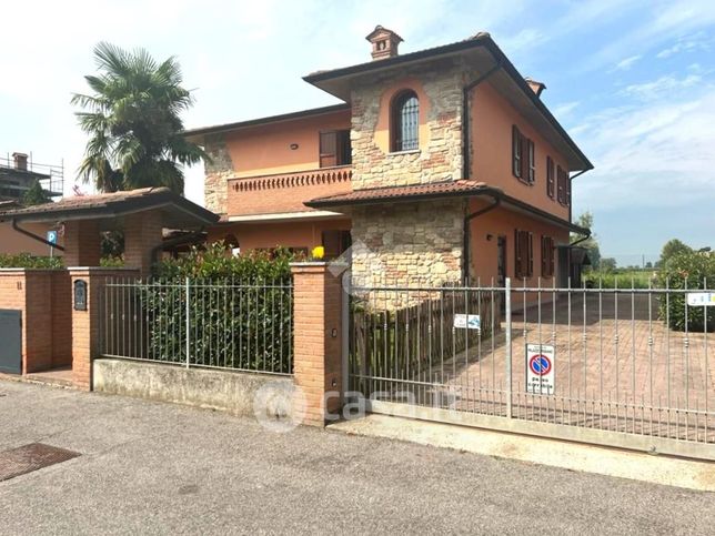 Villa in residenziale in Via Fulcheria 11