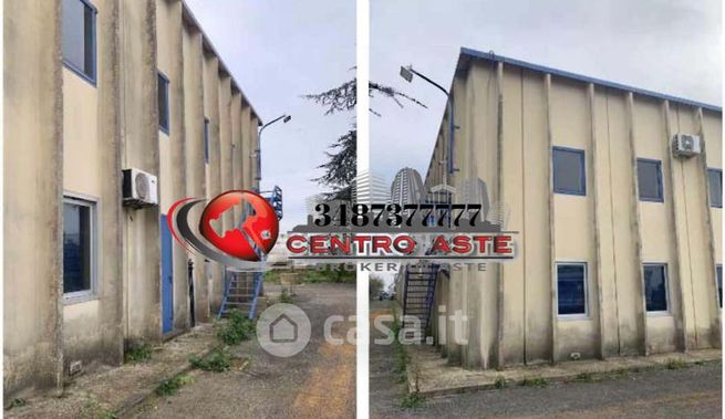 Capannone in commerciale in Via delle Monachelle