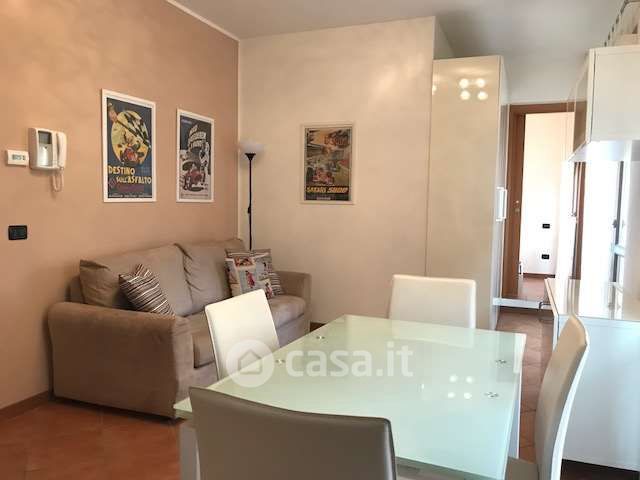 Appartamento in residenziale in Via Mario Greppi 3