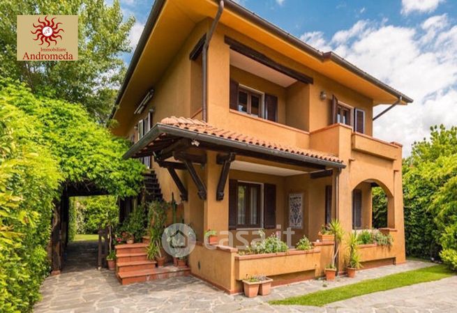 Villa in residenziale in Via Scassicarli