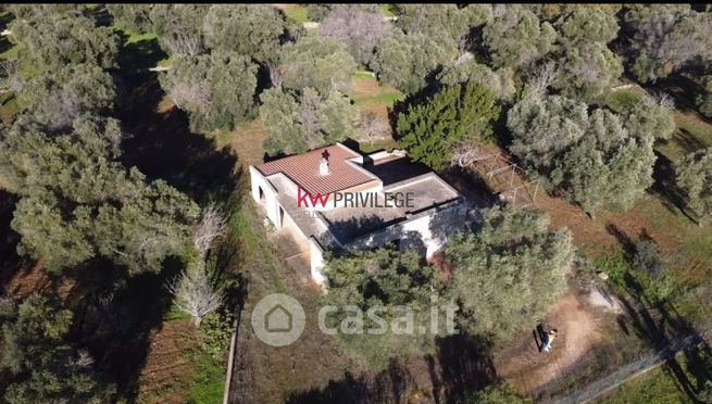 Rustico/casale in residenziale in Via Francesco de Cesaria 35
