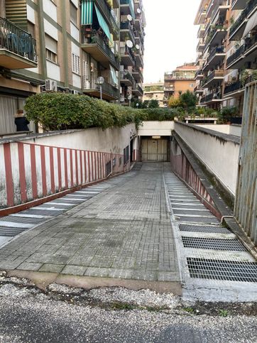 Garage/posto auto in residenziale in Via Val Maggia 144