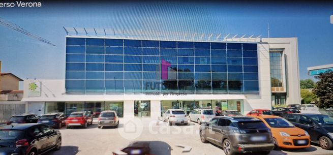 Ufficio in commerciale in Via Piazzon