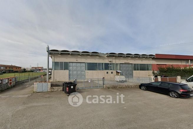Capannone in commerciale in Via San Piero 94