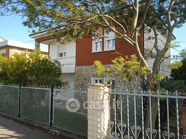 Casa indipendente in residenziale in Via Modena 547