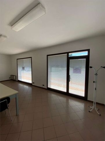 Ufficio in commerciale in Via Ciro Menotti