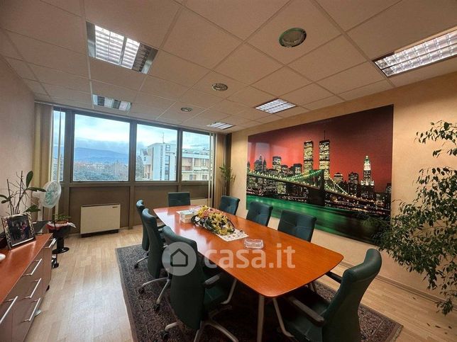 Ufficio in commerciale in 