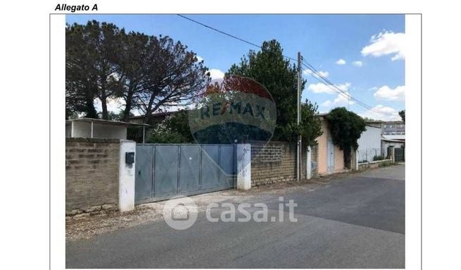 Capannone in commerciale in Via Gastone Maresca 38