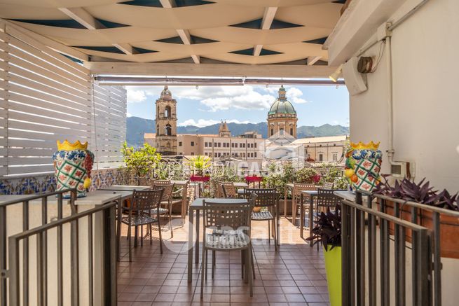 Attivitã /licenza (con o senza mura) in commerciale in Piazza Villena