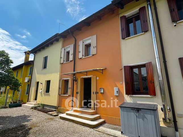 Villetta a schiera in residenziale in Via Pepe 162
