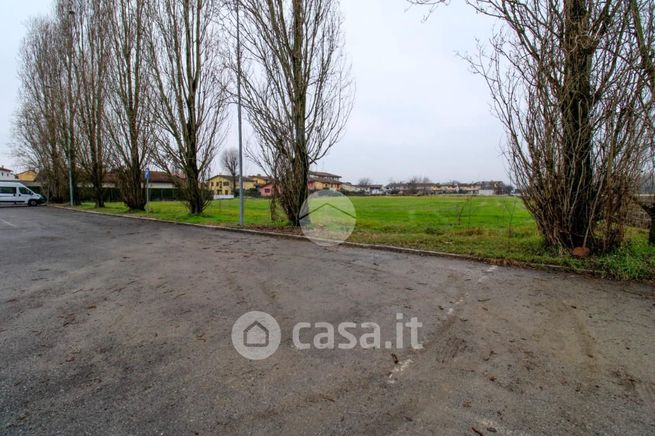 Terreno edificabile in residenziale in Via IV Novembre